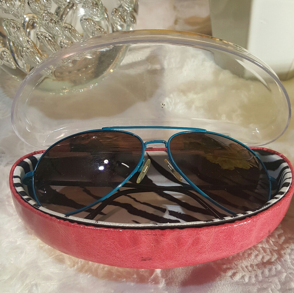 Sunglasses - Picture 4 of 5